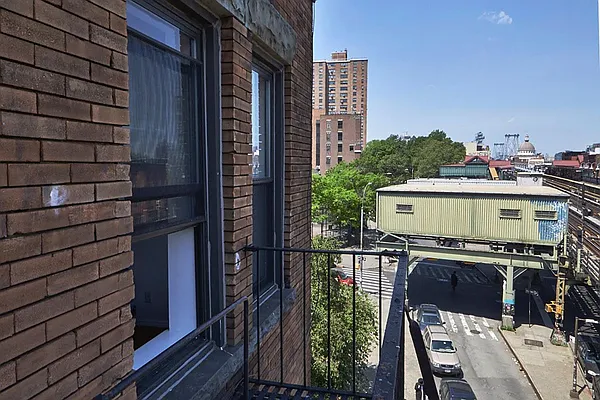 Rented by In Haus LLC | media 33