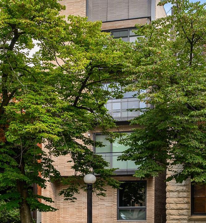1st image of 530 W Dickens Ave #401
