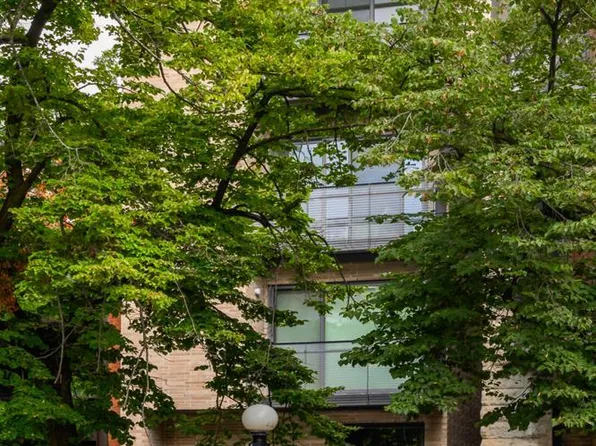 530 W Dickens Ave #401, Chicago, IL 60614