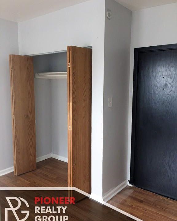 2nd image of 5710 N Winthrop Ave #5710107