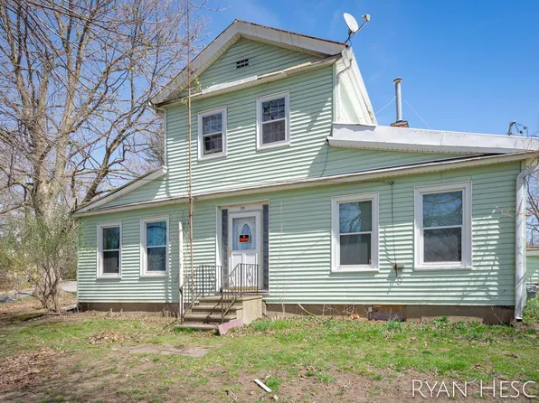 208 N King St, Lyons, MI 48851