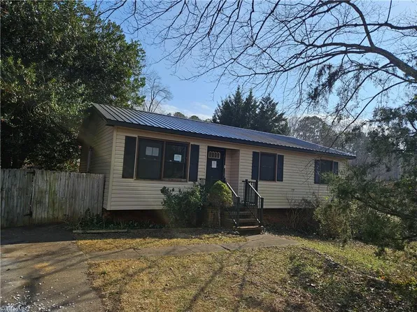 115 Carolina Dr, King, NC 27021