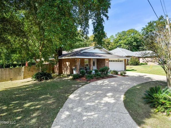 786 Puna Ct, Diamondhead, MS 39525