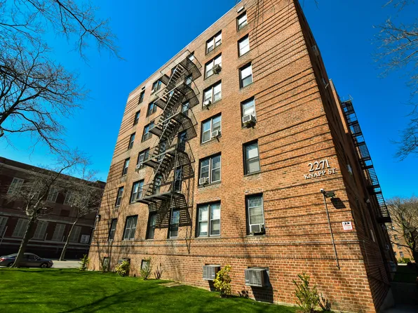 2271 Knapp Street image 1 of 30