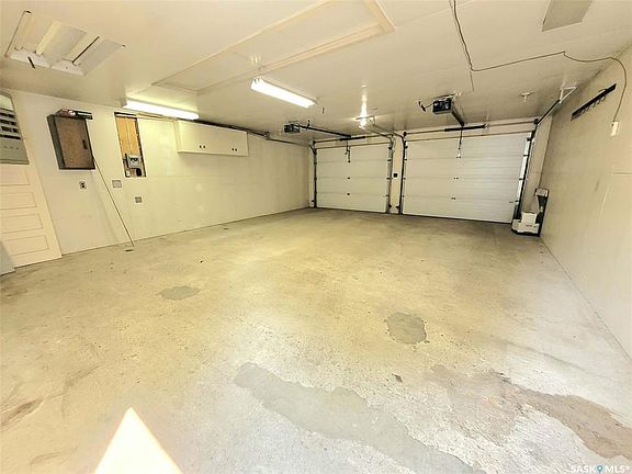 3rd image of 1069 Clifton AVENUE