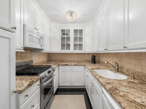 27 East 65th Street image 10 of 15