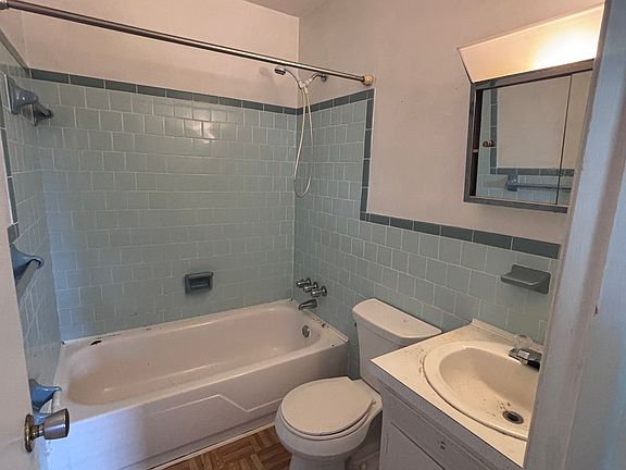 3rd image of 121 Westmore Dr
