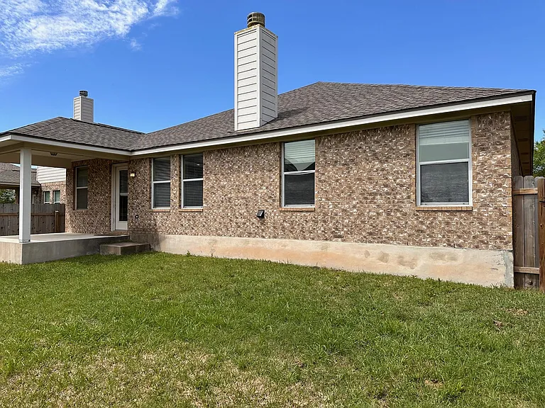 15008 Fernhill Dr — Photo 23