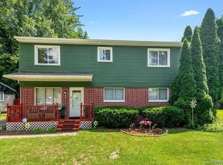 21456 Flanders St, Farmington Hills, MI 48335