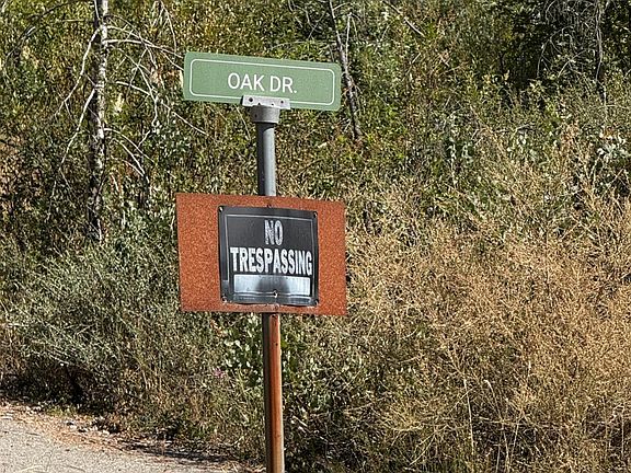 4th image of Oak Dr