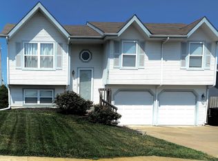 1711 SW Valley View Ct, Topeka, KS 66615