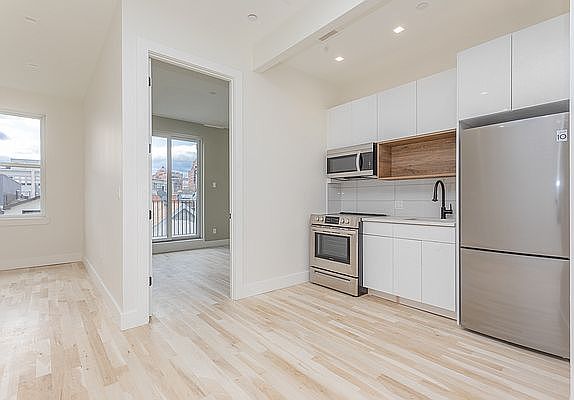 4th image of 522 Midwood St #2C