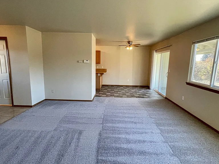 725-727 Crystal Springs Rd NW — Photo 6