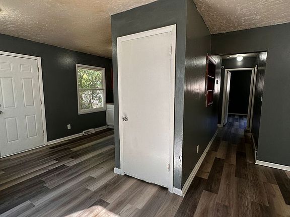 2nd image of 3532 Spruce Ave