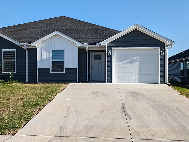 318 Alex Jordan Dr — Photo 2