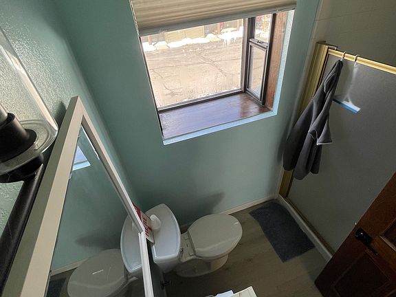 Upstairs full bath
