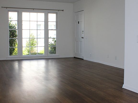 2nd image of 304 San Vicente Blvd #1