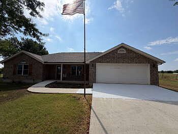 1st image of 433 W Klein Rd