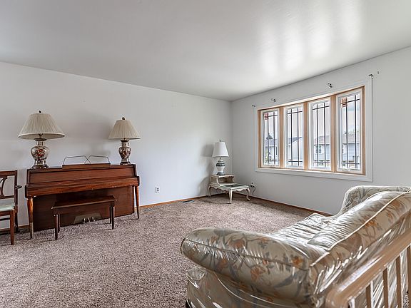 4th image of 4418 Arbutus Ln
