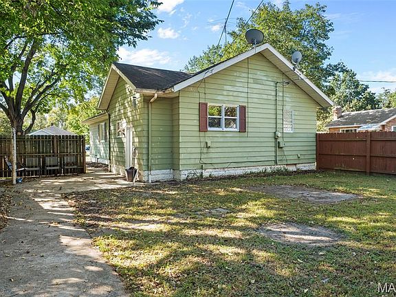 5th image of 305 W Wilson Ave