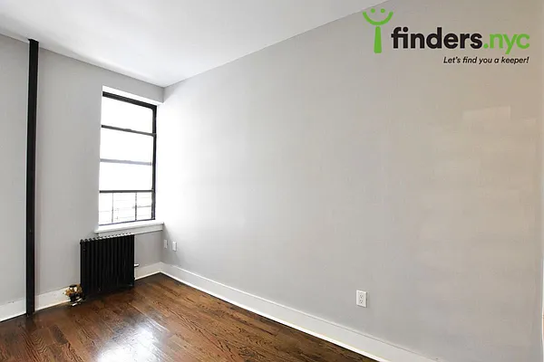 Rented by Clove Realty LLC | media 22