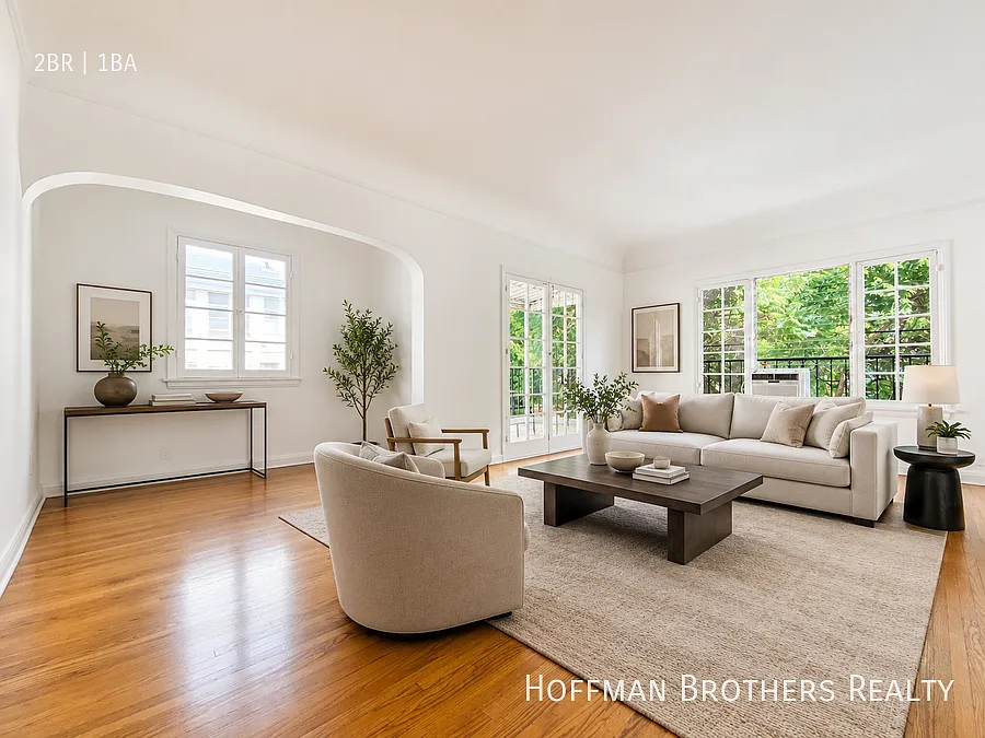 351 N Sierra Bonita Ave Los Angeles, CA 90036 — Photo 1