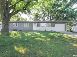 63 Parklane Cir, Bettendorf, IA 52722