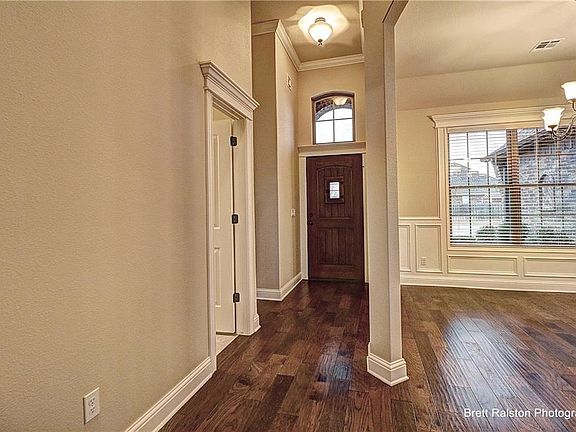 3rd image of 2305 SW Farringdon Ave