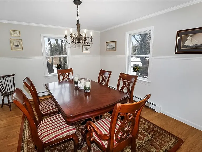 641 Middle Rd — Photo 12