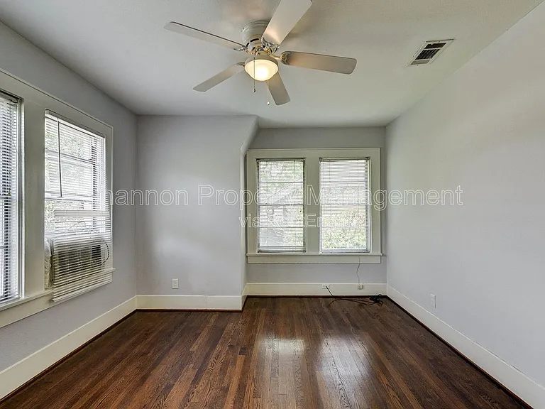 1748 Hawthorne St #B — Photo 24