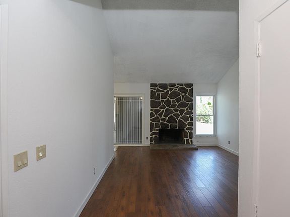 5th image of 44523 Watford Ave