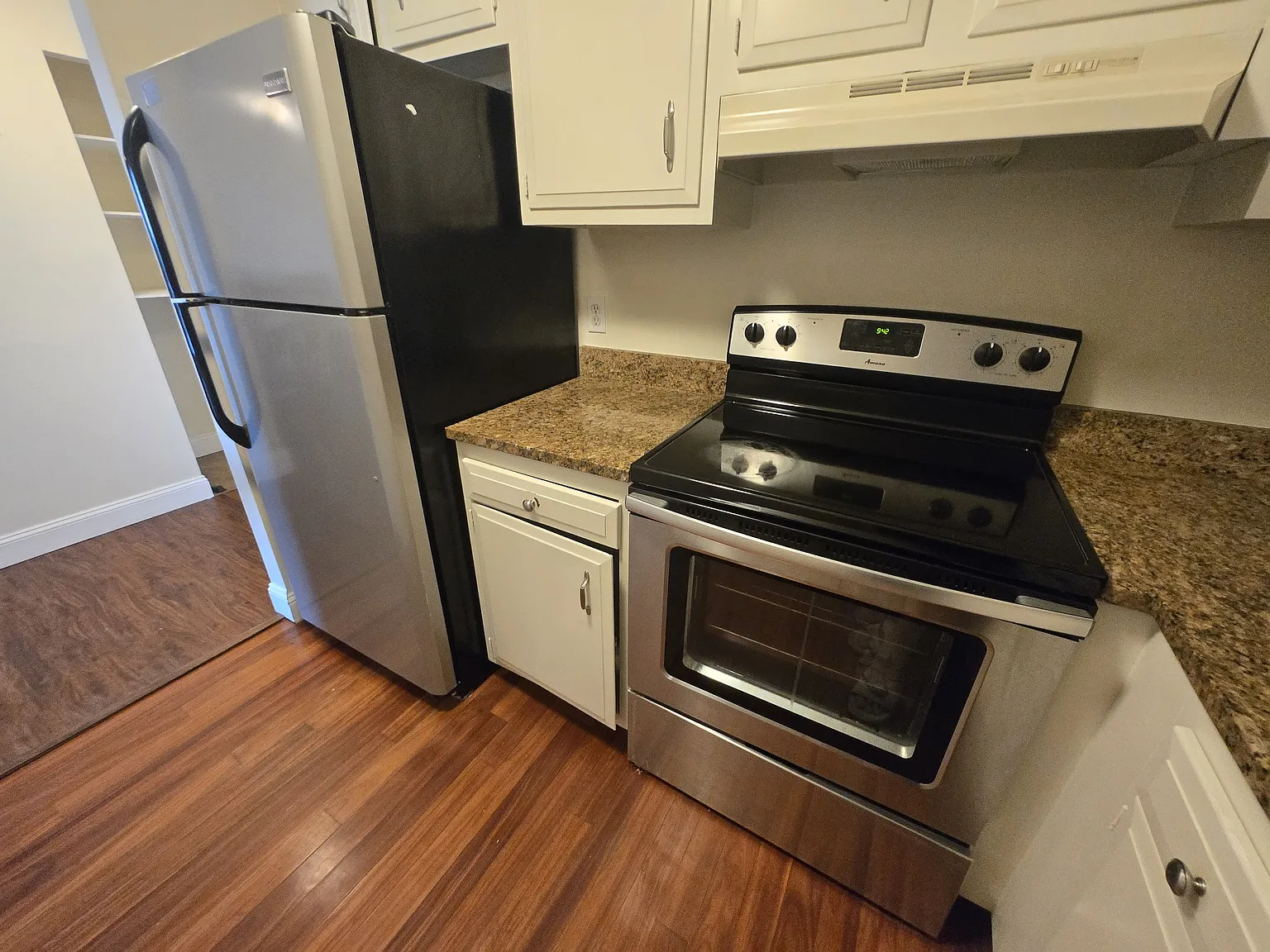 2 bed, 808 sqft, $1,800 — Photo 4