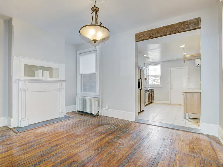 317 Elm St NW — Photo 1