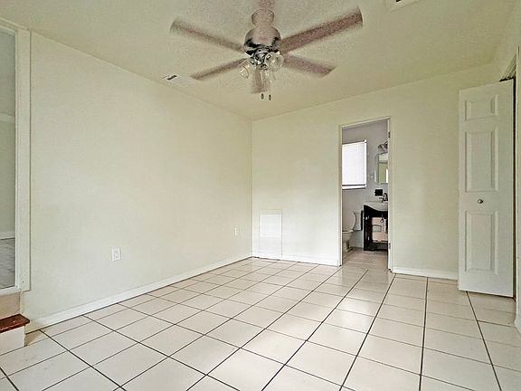 5th image of 1009 1/2 Michigan Dr W