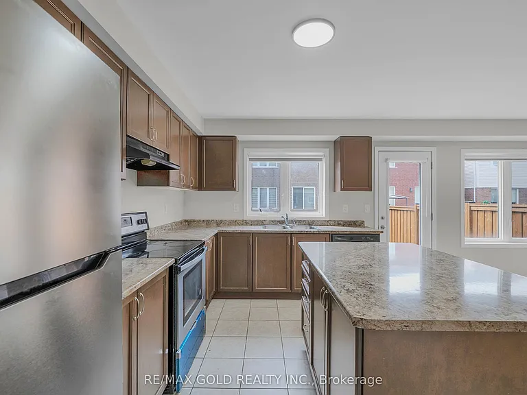 94 Benhurst Cres — Photo 17