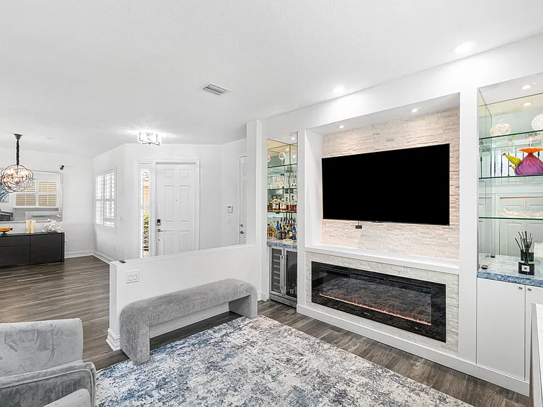 8300 Calabria Lakes Dr — Photo 10