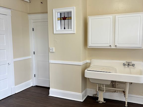 3rd image of 390 Madison Ave APT 3