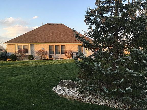 2nd image of 775 Aspen Dr
