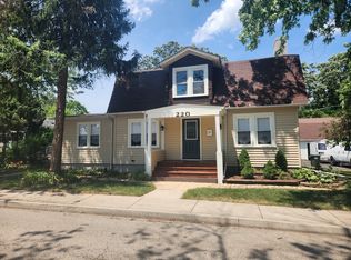 220 Midway Dr, Mundelein, IL 60060