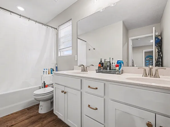 9565 S 183rd Ave, Omaha, NE 68136