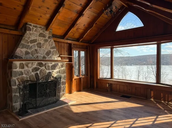 3 Kushaqua Trl W, Hewitt, NJ 07421