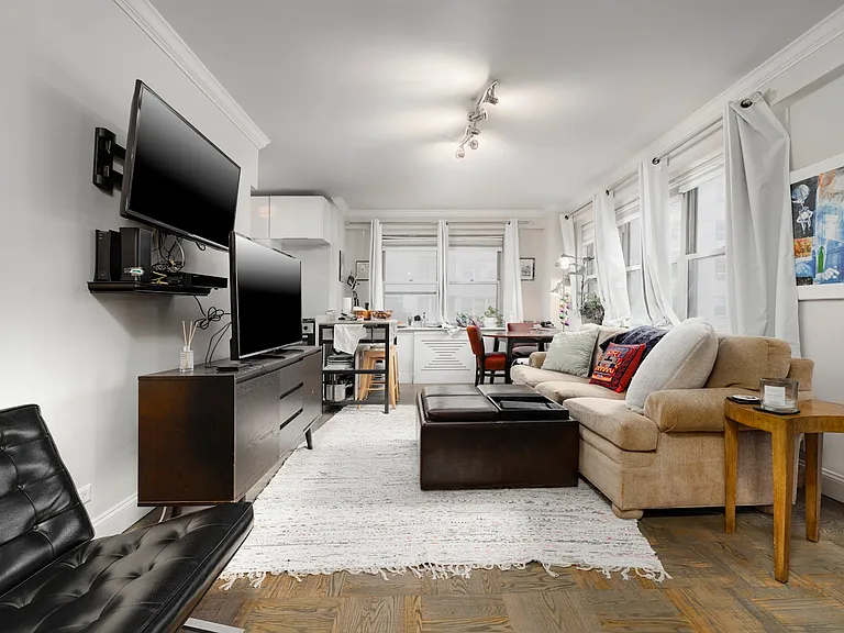 166 E 35th St #7A — Photo 7