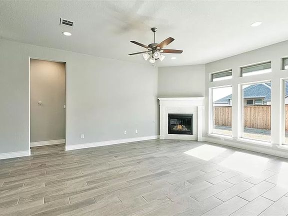 5th image of 333 Cowling Dr