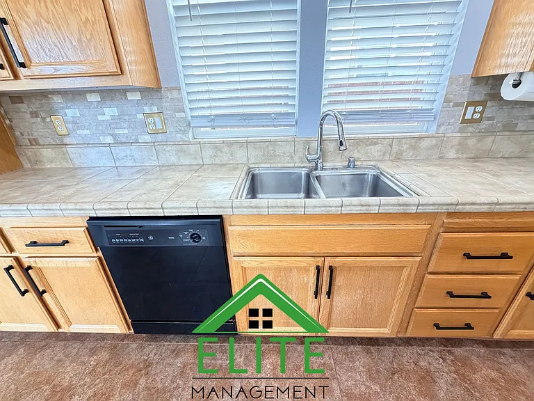 2764 Rogue River Cir — Photo 9