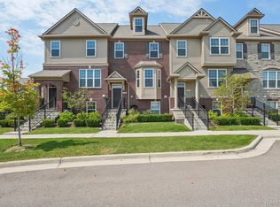 2920 Glenbar Cir, Rochester Hills, MI 48307