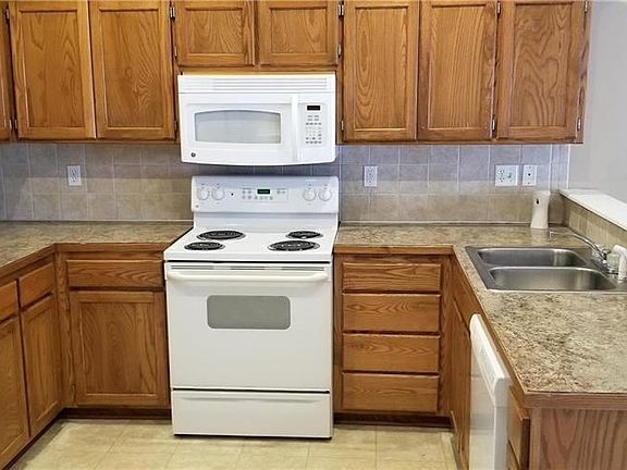 4th image of 3215 N 103rd Ter