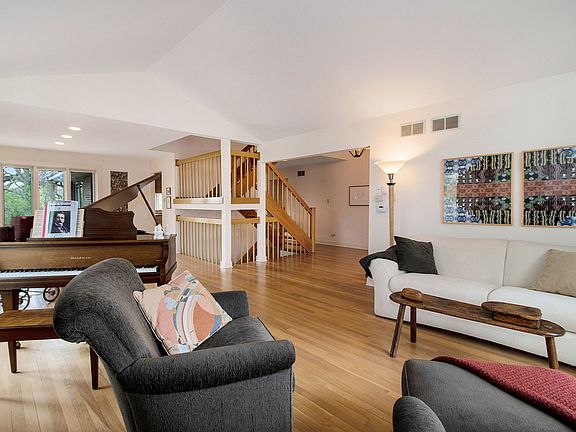 5th image of 2644 Brassie Ave