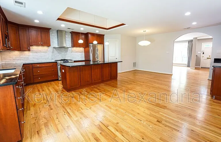 906 Neal Dr — Photo 12
