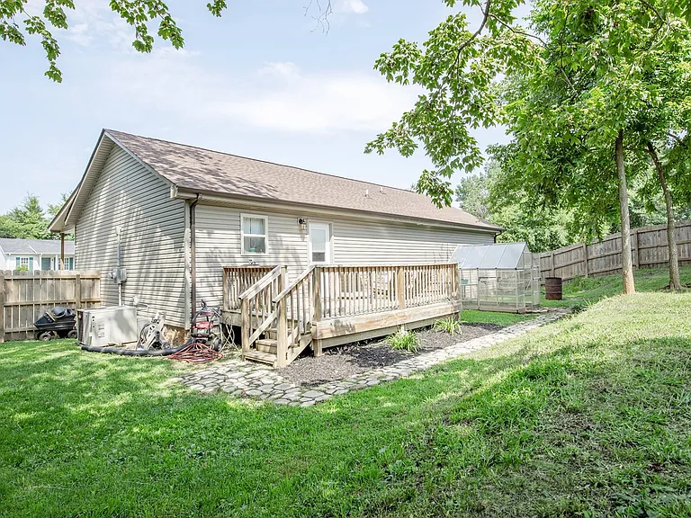 457 Reeves Dr — Photo 19