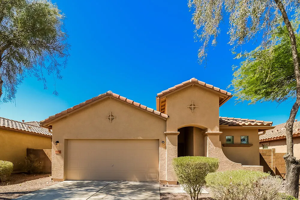 4 bed, 3.0 bath, 1818 sqft, $2,255 — Photo 1